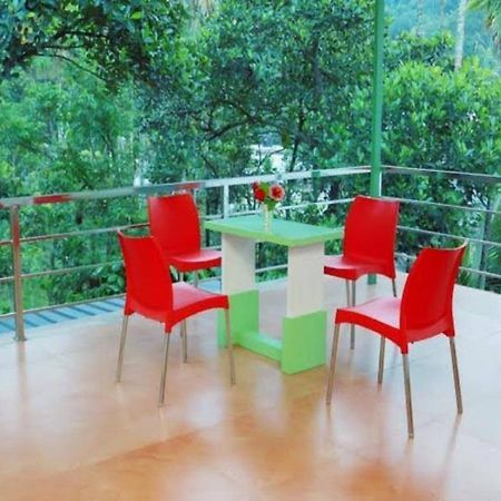 Thekkady Spice Valley Holiday Hotel Eksteriør billede